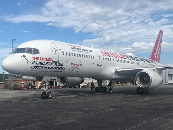 Honeywell’s Boeing 757 Test Aircraft on Singapore Visit