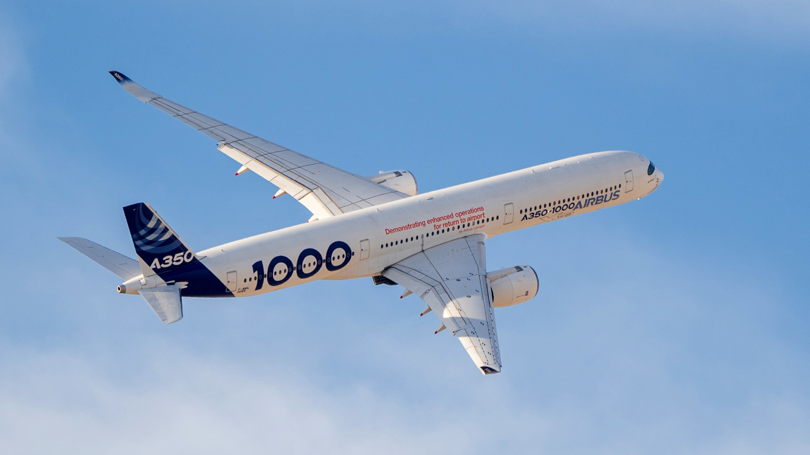 Airbus A350-1000 Flies With SAF at Singapore Airshow