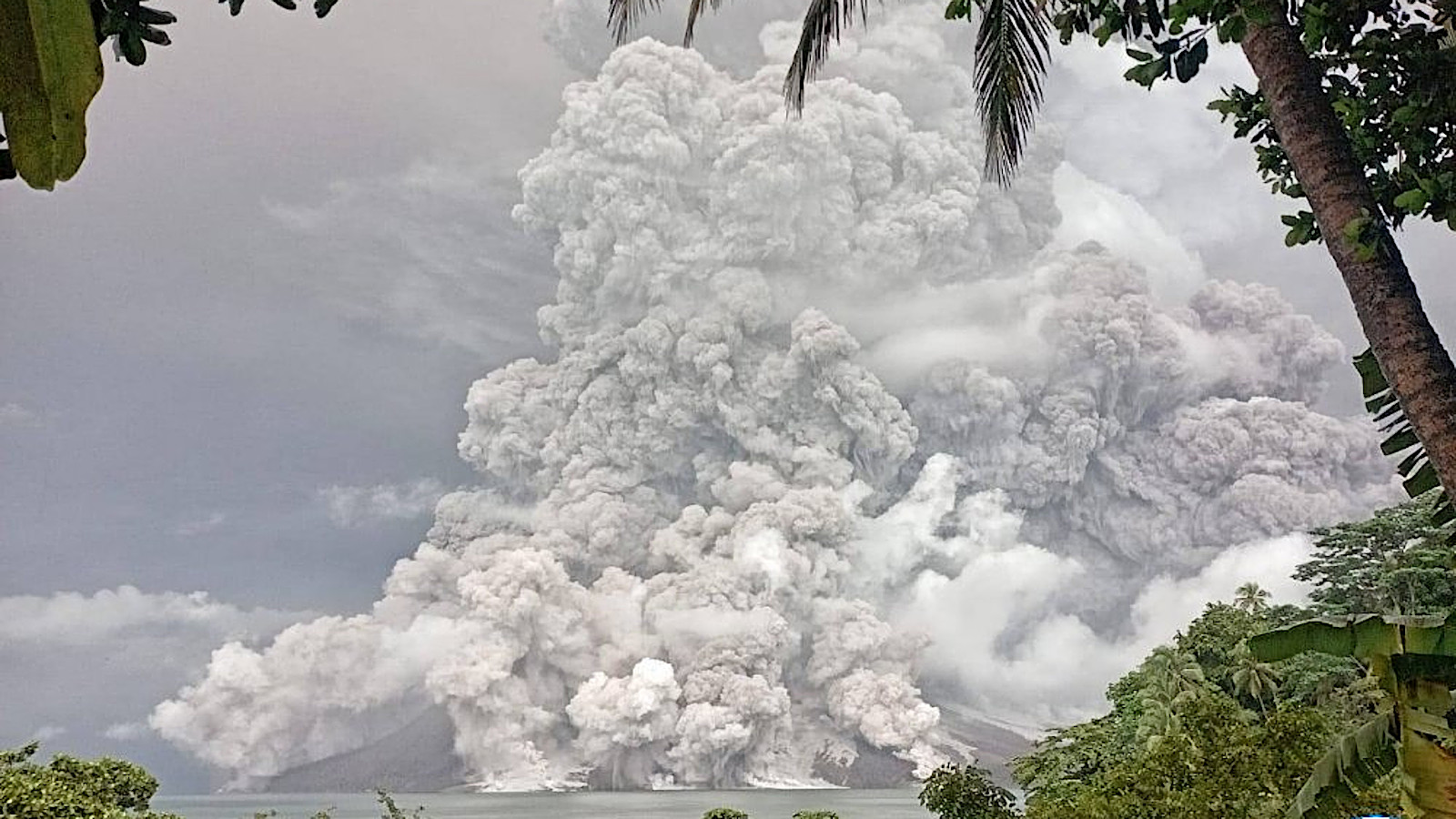 Ruang Volcano Re-erupts, Cancels Flights and Closes Airports