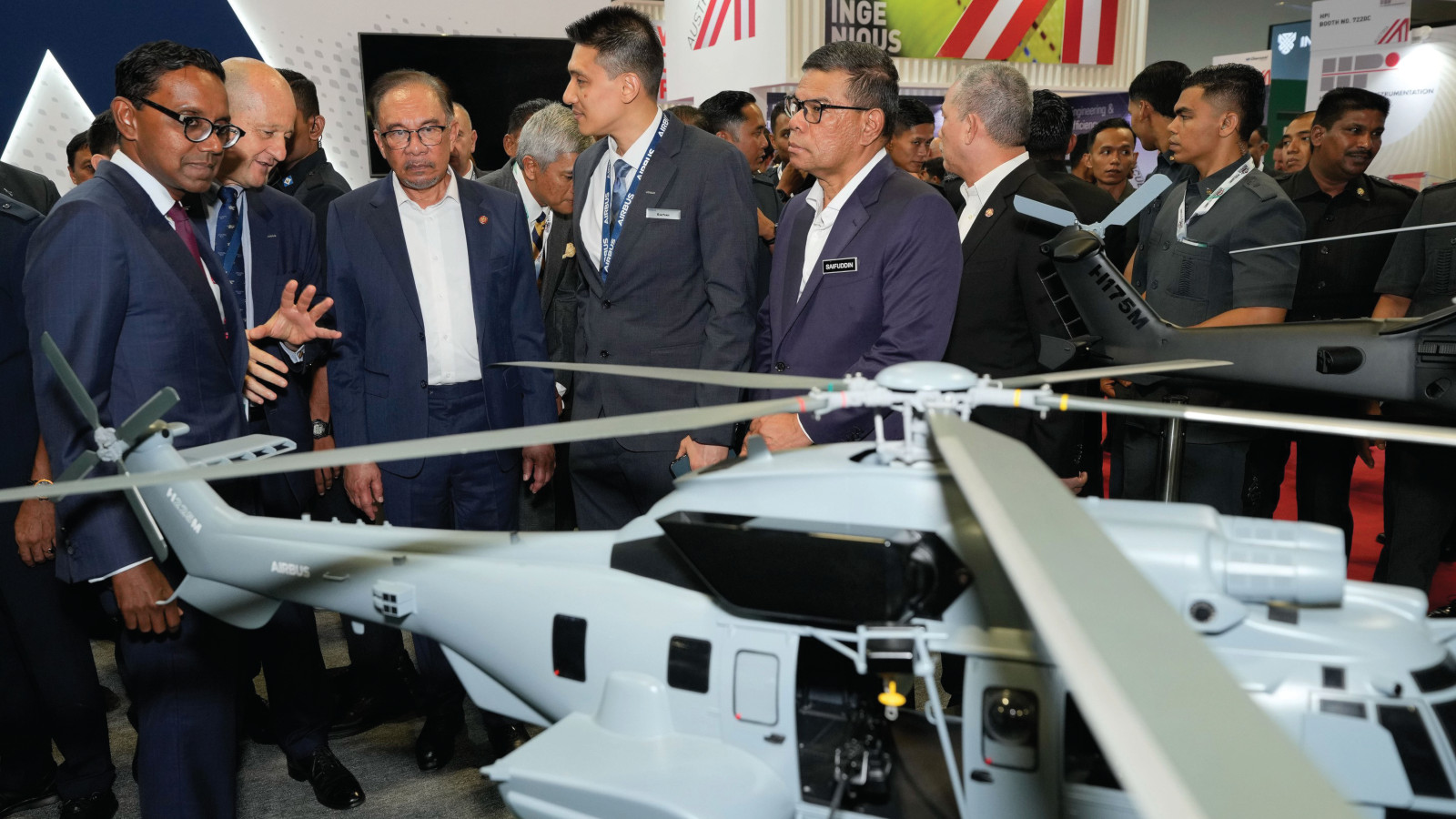 Spotlight on H225M as Malaysian PM Visits Airbus Helicopters Booth