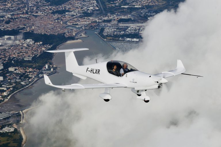 Elixir Aircraft Completes First Flight of Its Turbine-powered Aircraft ...