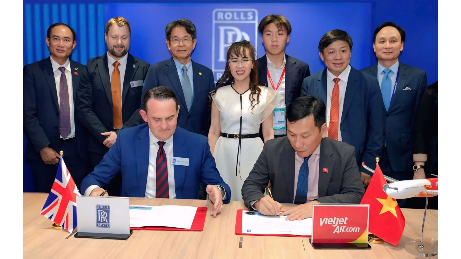 Vietjet Orders 100 A321neos, 40 Trent 7000 Engines