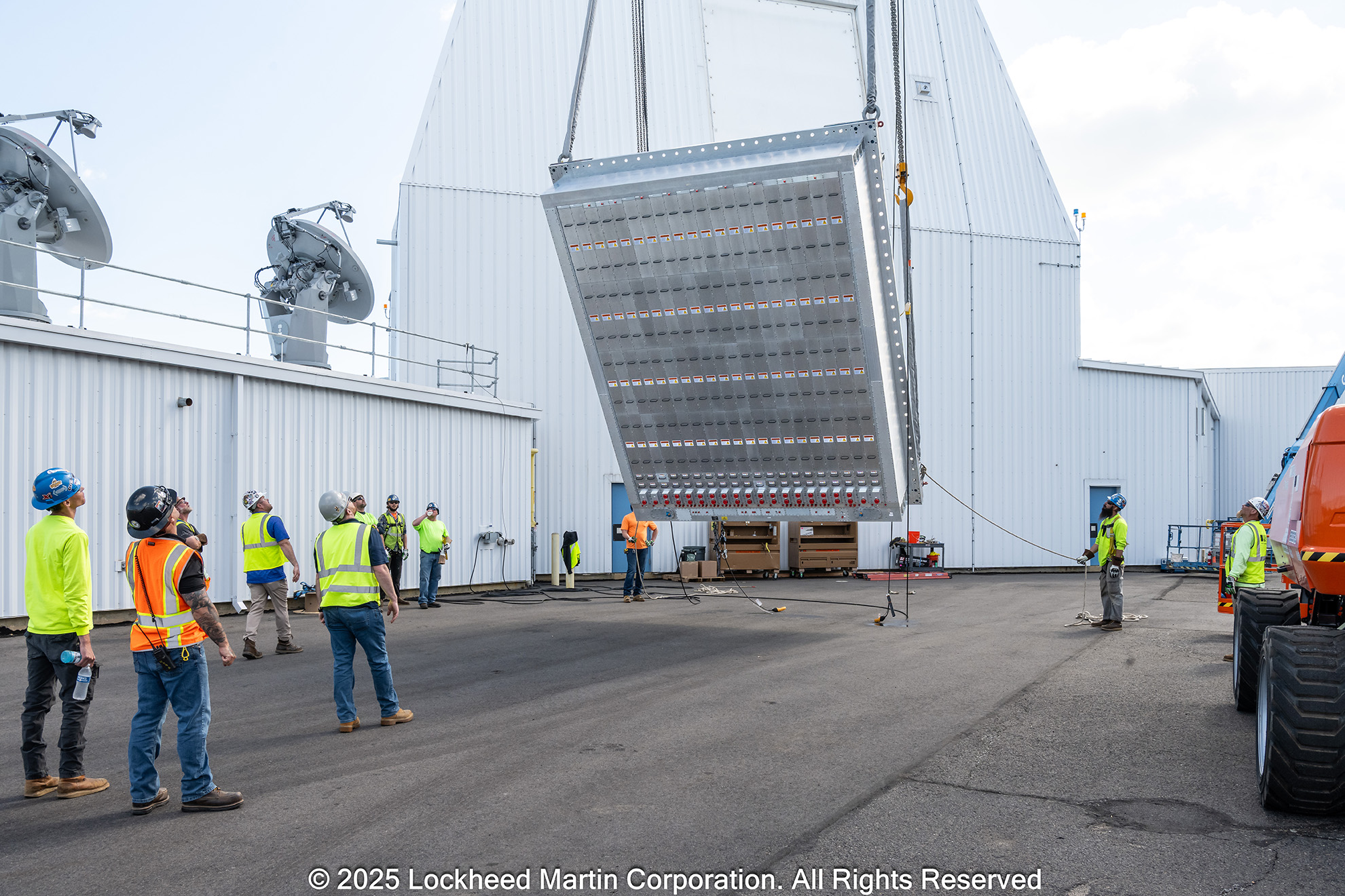 Lockheed Martin Delivers AN/SPY-7(V)1 Radar Antennas to Japan