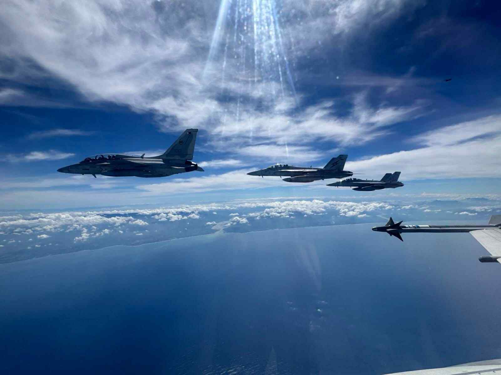 Filipino and Australian Airmen Conduct Joint Air Combat Drills