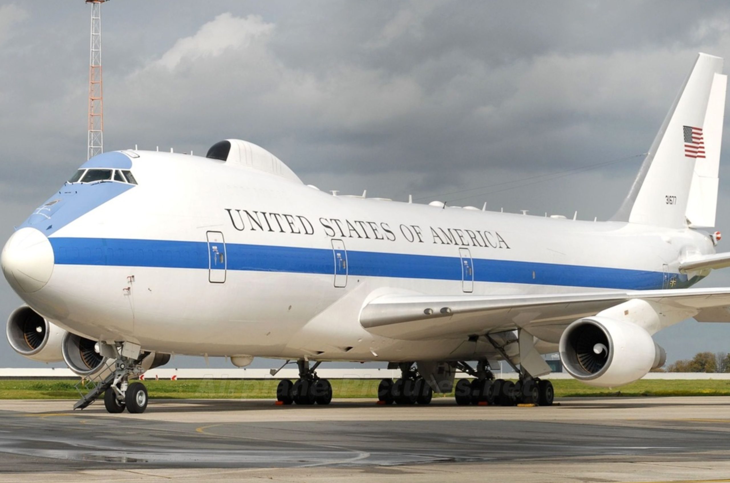 Eroplano ng US Air Force, Lumapag sa NAIA — PAF