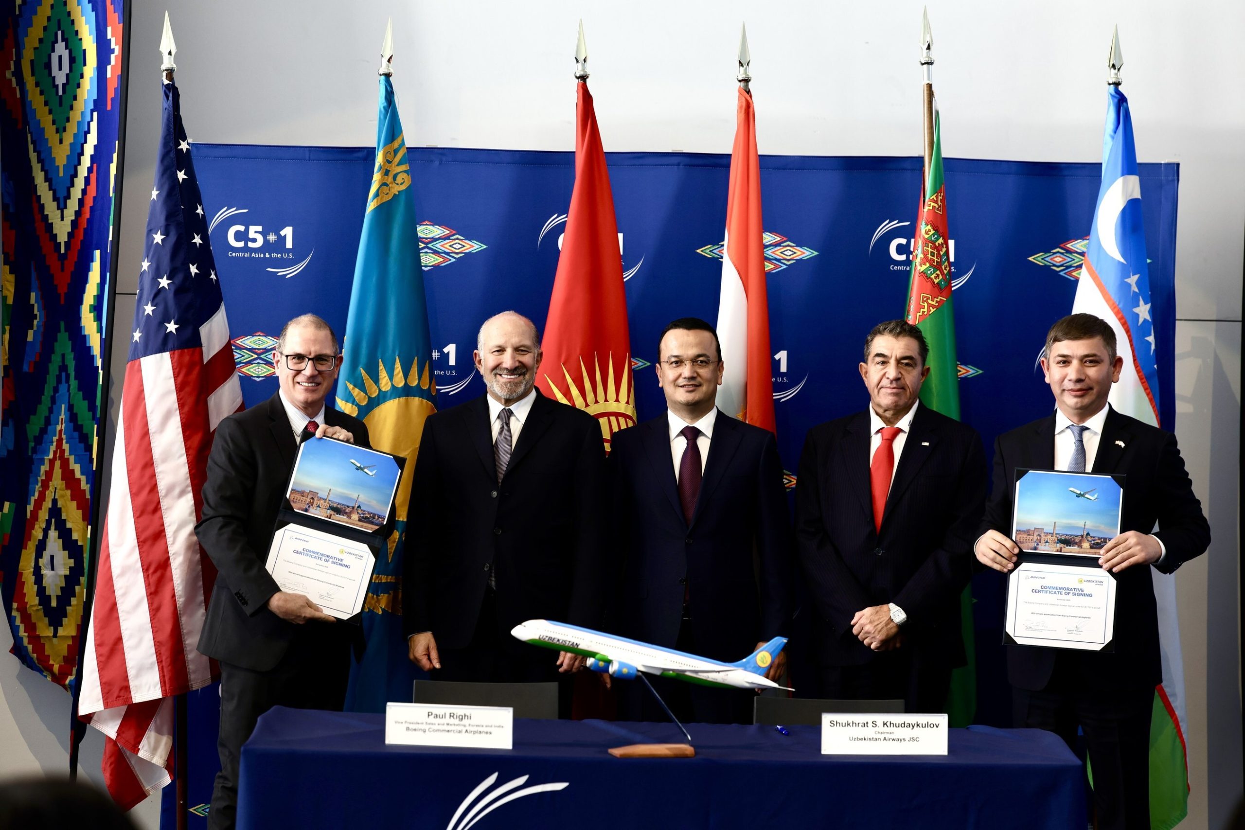 Uzbekistan Airways Orders Eight More Dreamliners