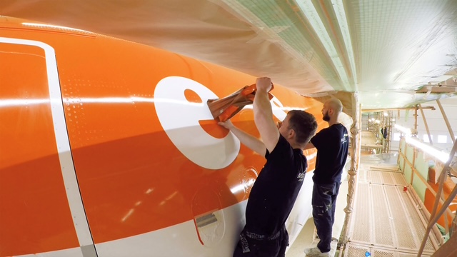MAAS Aviation Renews easyJet Painting Contract