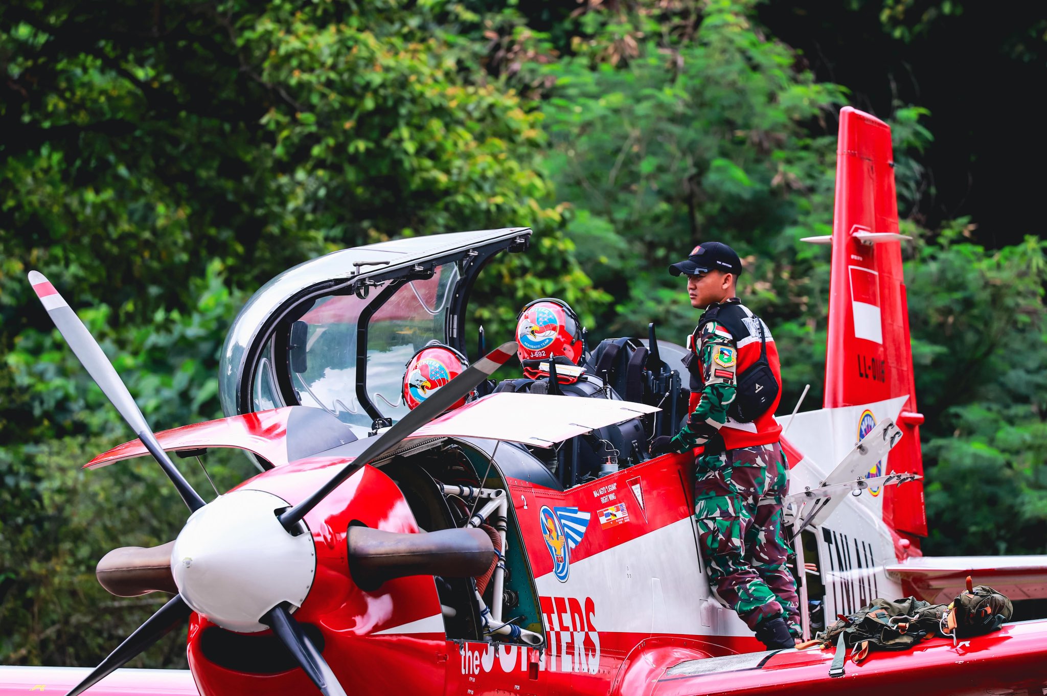 Indonesia’s Jupiter Aerobatic Team at the Show Again