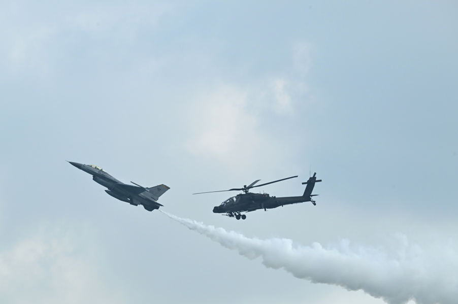 Storylines Aplenty as Big Show Opens