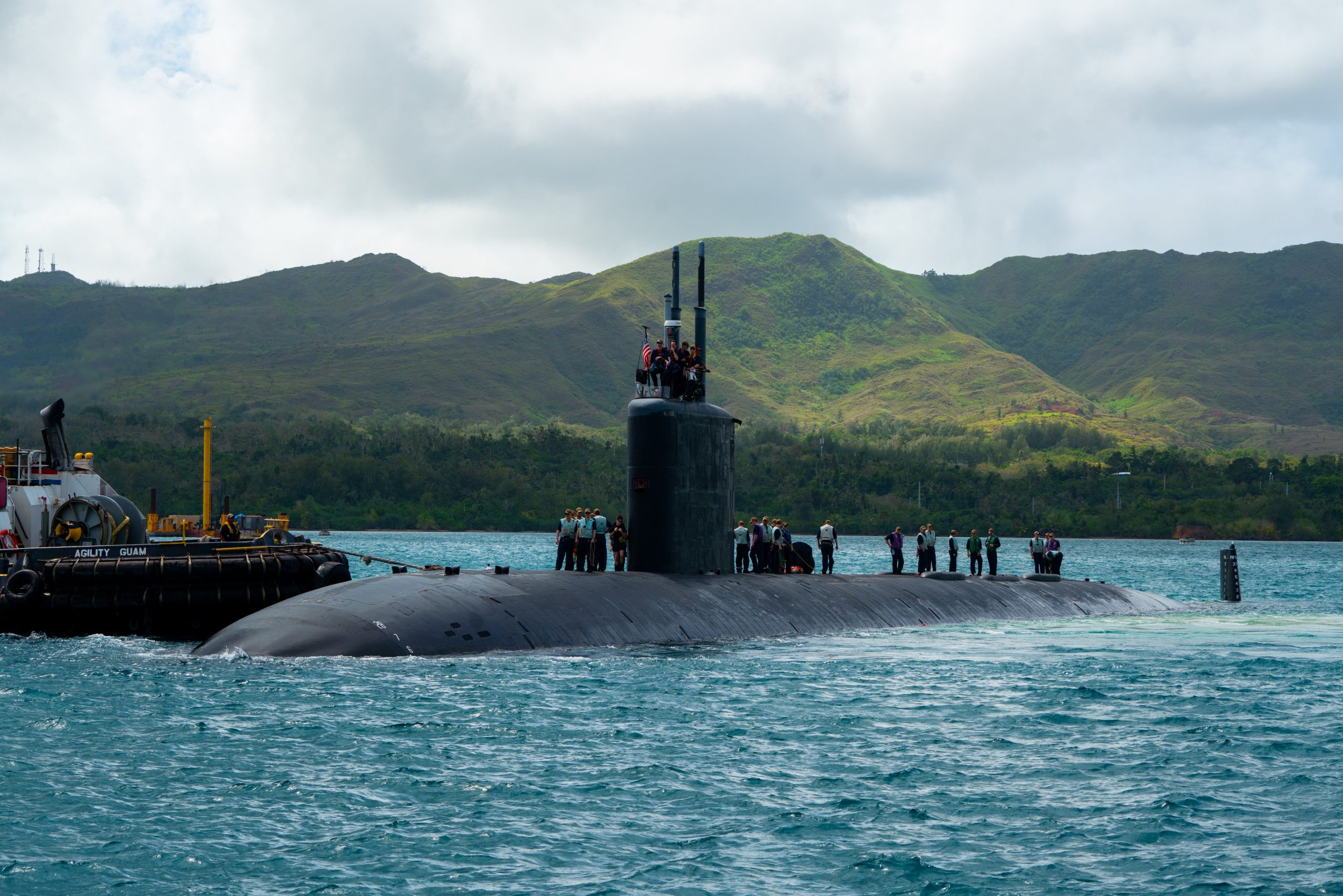 US Submarine Sinks Iranian Warship Near India