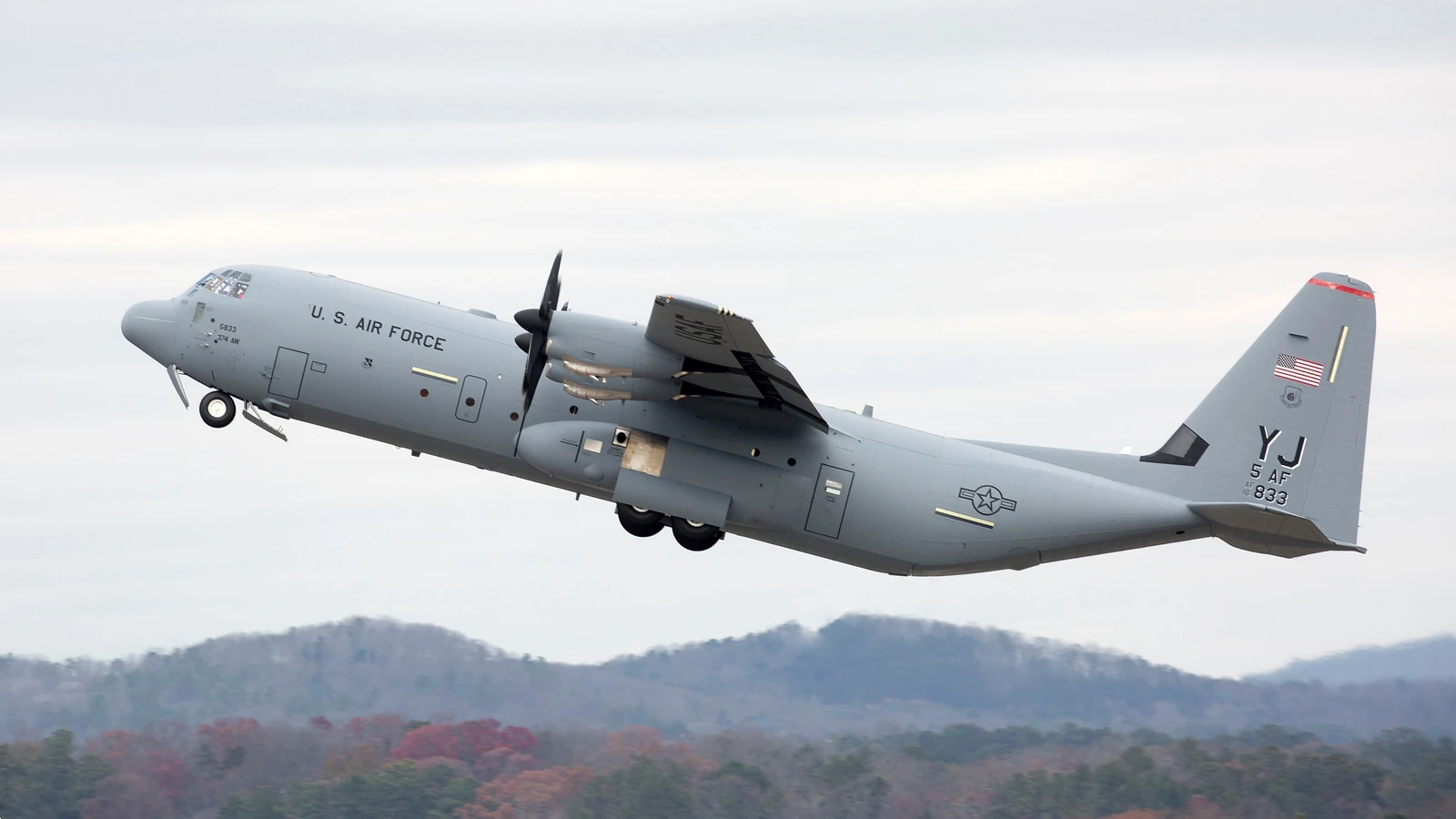 Pentagon Awards Lockheed Martin C-130J Training Contract