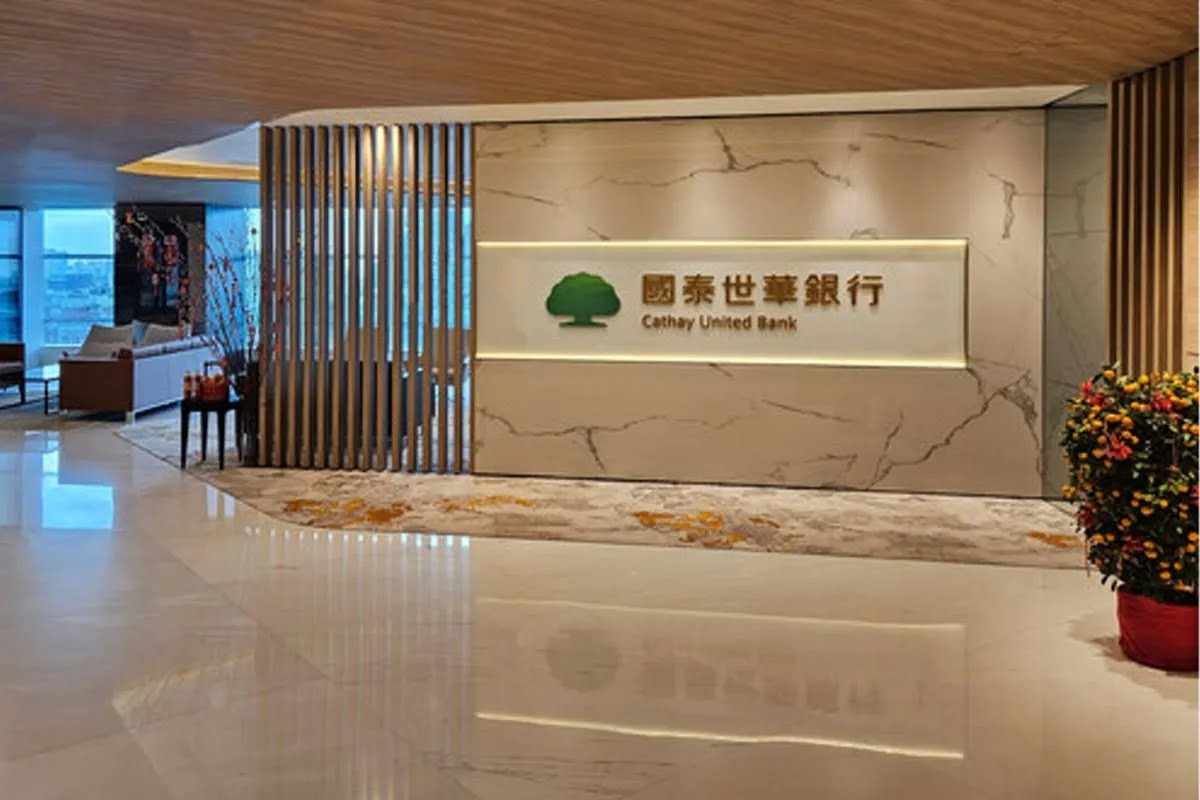 Cathay United Bank Co-Leads Aviation Deal