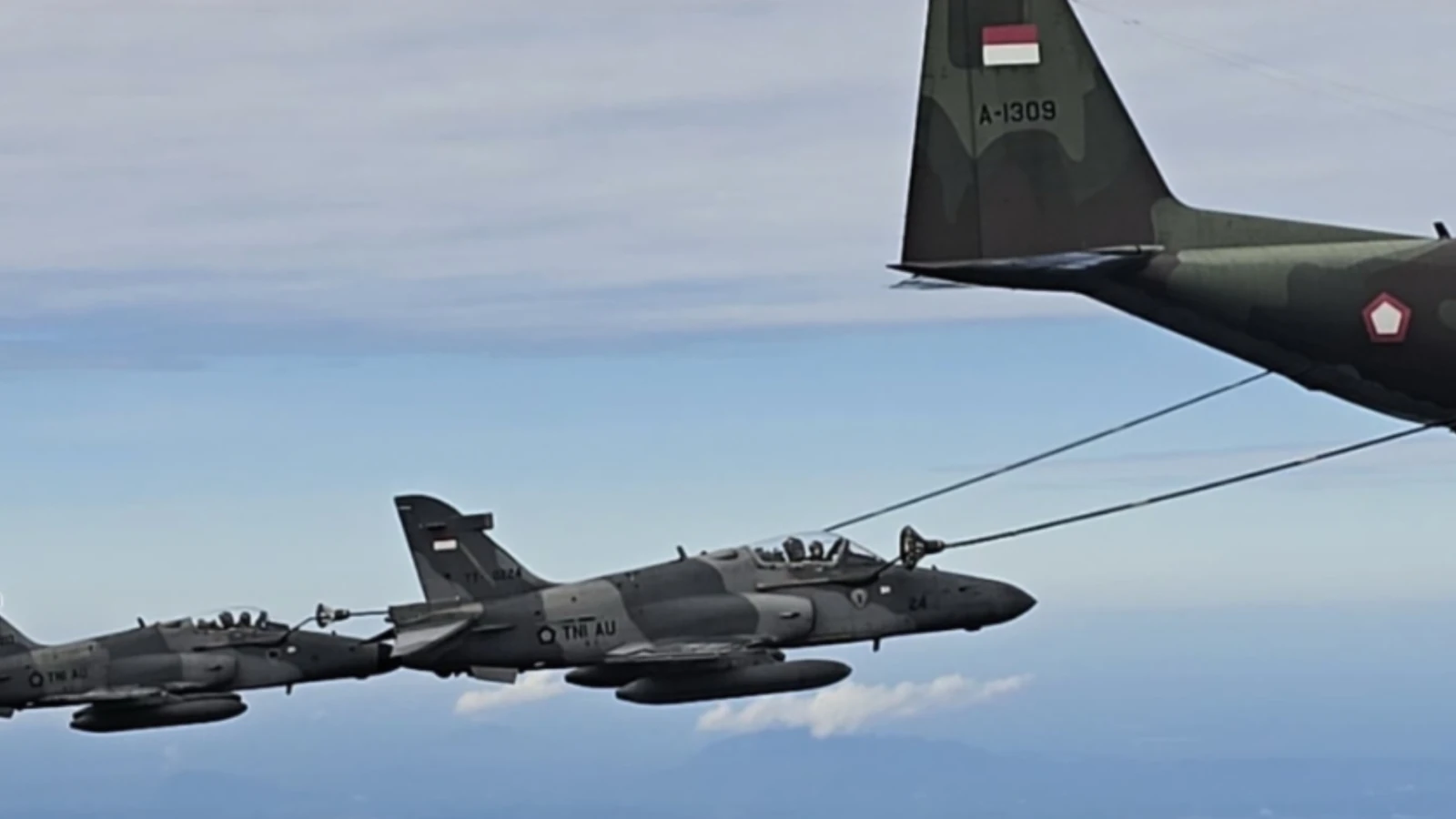 Skadron Udara 1 Gelar Latihan Air Refuelling