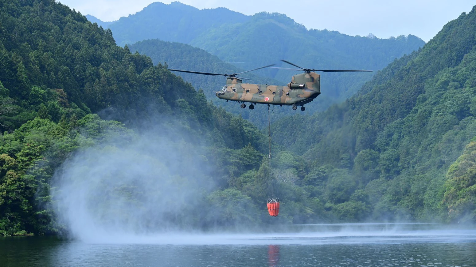 Jepang Kirim Tiga CH-47 untuk Padamkan Kebakaran Kalimantan