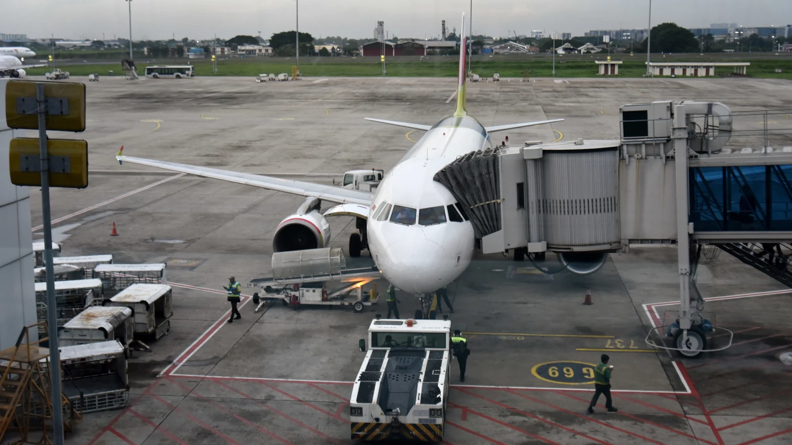 Eight Indonesian Airports Reopen After Volcanic Ash Disruption