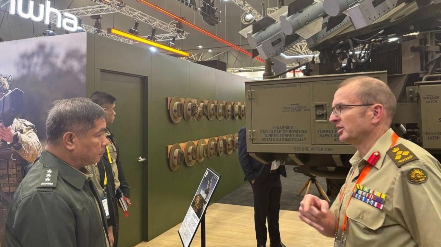 Philippine Army Chief Examines Australian NASAMS Air Defense System